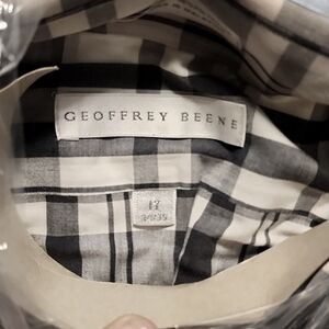 Geffory Bean Men's Longsleeved Plaid Button Up Shirt